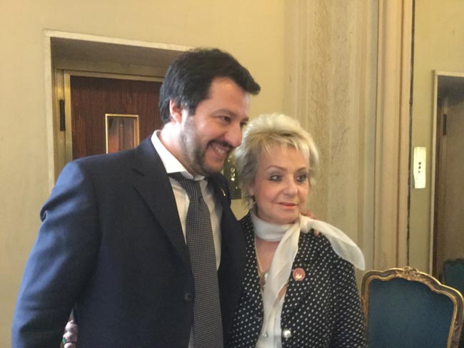Salvini: “Così Renzi ha ricattato Berlusconi attraverso Repubblica”