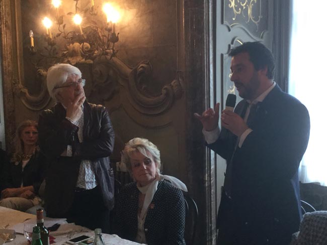 Salvini: “Così Renzi ha ricattato Berlusconi attraverso Repubblica”