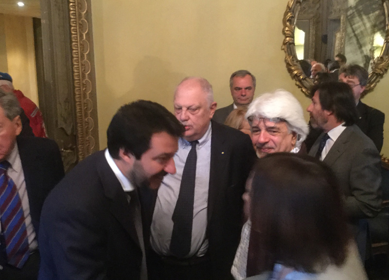Salvini: “Così Renzi ha ricattato Berlusconi attraverso Repubblica”