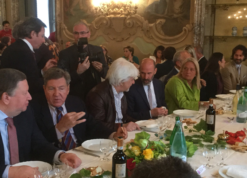 Salvini: “Così Renzi ha ricattato Berlusconi attraverso Repubblica”