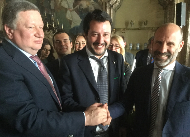Salvini: “Così Renzi ha ricattato Berlusconi attraverso Repubblica”