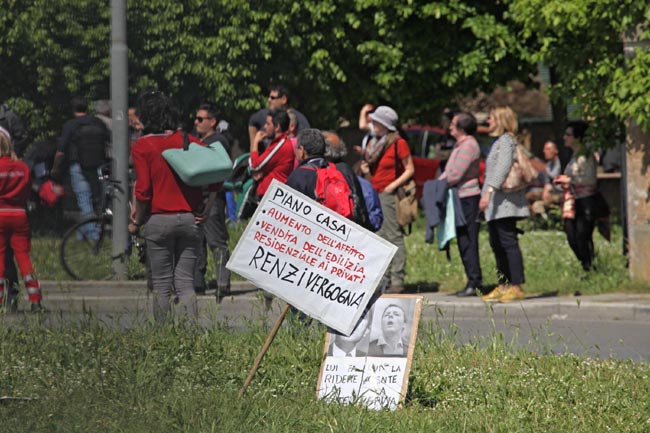 Pisa, scontri al corteo anti Renzi: feriti Pisa, scontri al corteo anti Renzi: feriti