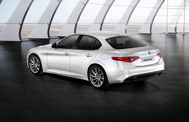 Auto, la nuova Giulia arriva nei concessionari. E Renzi la battezza Auto, la nuova Giulia arriva nei concessionari. E Renzi la battezza