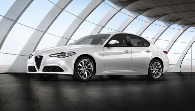 Auto, la nuova Giulia arriva nei concessionari. E Renzi la battezza Auto, la nuova Giulia arriva nei concessionari. E Renzi la battezza
