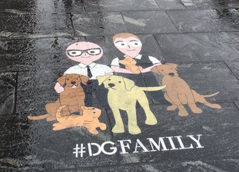 Dolce & Gabbana tra i piedi: la nuova campagna da strada Dolce & Gabbana tra i piedi: la nuova campagna da strada
