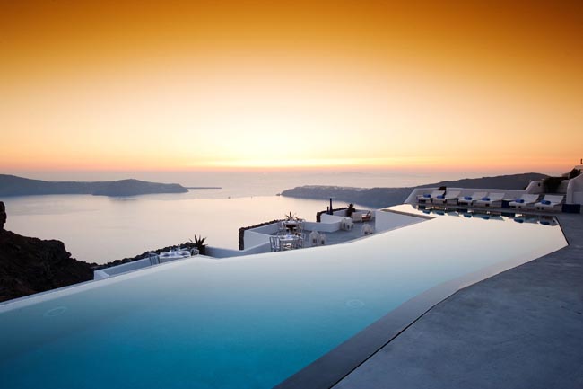 Infinity pool: le 10 piscine a sfioro più belle del mondo. FOTO Infinity pool: le 10 piscine a sfioro più belle del mondo. FOTO