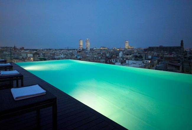 Infinity pool: le 10 piscine a sfioro più belle del mondo. FOTO Infinity pool: le 10 piscine a sfioro più belle del mondo. FOTO
