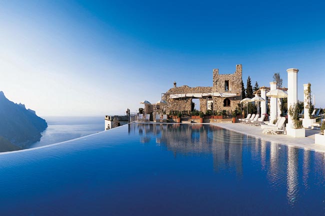Infinity pool: le 10 piscine a sfioro più belle del mondo. FOTO Infinity pool: le 10 piscine a sfioro più belle del mondo. FOTO