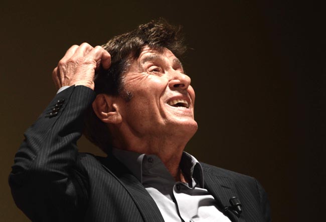 Morandi in Bocconi: “Io star di Facebook. E a Fedez…” Morandi in Bocconi: “Io star di Facebook. E a Fedez…”