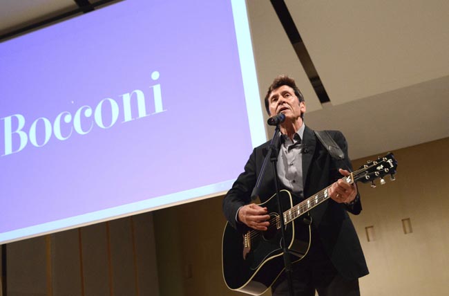 Morandi in Bocconi: “Io star di Facebook. E a Fedez…” Morandi in Bocconi: “Io star di Facebook. E a Fedez…”