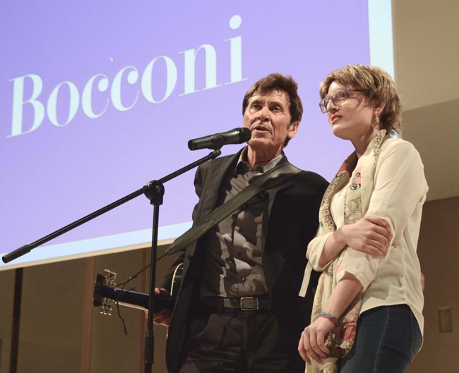 Morandi in Bocconi: “Io star di Facebook. E a Fedez…” Morandi in Bocconi: “Io star di Facebook. E a Fedez…”