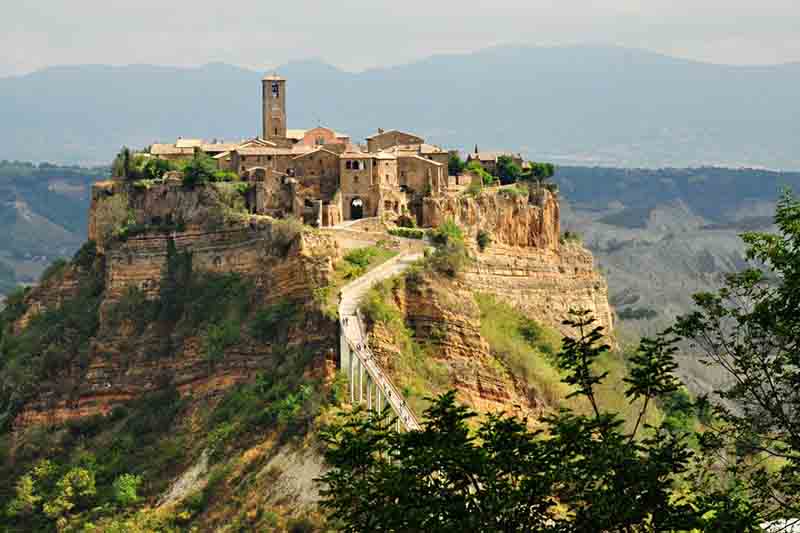 “Salviamo la bellezza”. Cacciari, appello per Civita di Bagnoregio “Salviamo la bellezza”. Cacciari, appello per Civita di Bagnoregio