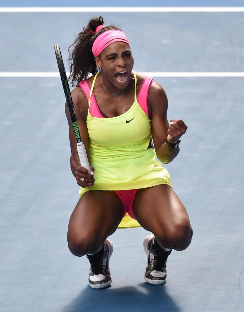Serena Williams mangia cibo per cani: “Sto male” Serena Williams mangia cibo per cani: “Sto male”