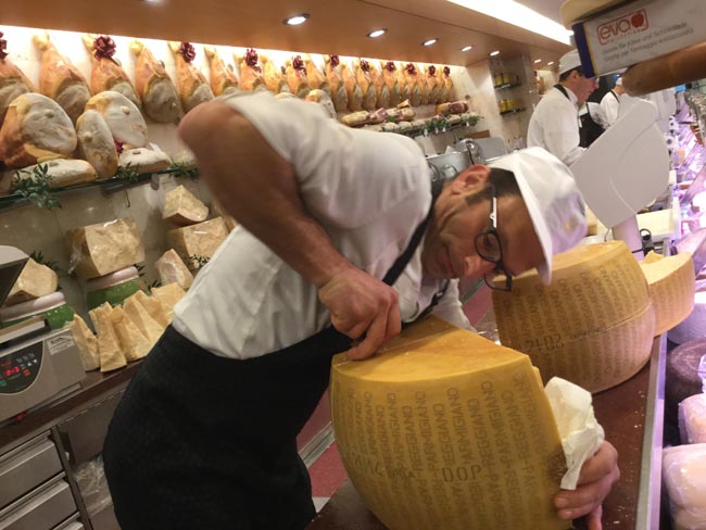 Viaggio dietro le quinte di Peck: i segreti della gastronomia italiana Viaggio dietro le quinte di Peck: i segreti della gastronomia italiana