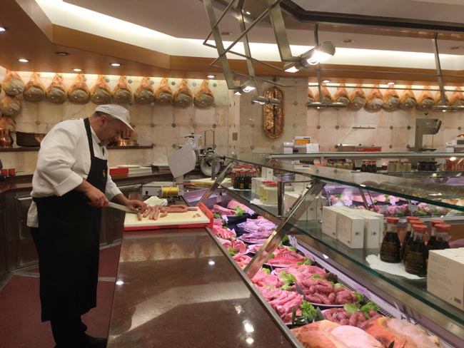 Viaggio dietro le quinte di Peck: i segreti della gastronomia italiana Viaggio dietro le quinte di Peck: i segreti della gastronomia italiana