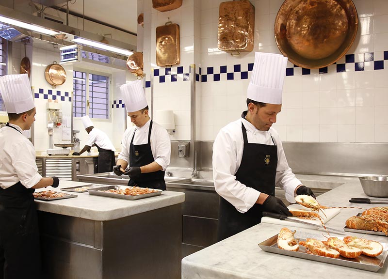 Viaggio dietro le quinte di Peck: i segreti della gastronomia italiana Viaggio dietro le quinte di Peck: i segreti della gastronomia italiana