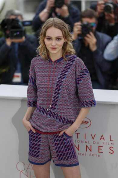 Cannes incantata dalla figlia di Depp. Lily Rose, la predestinata