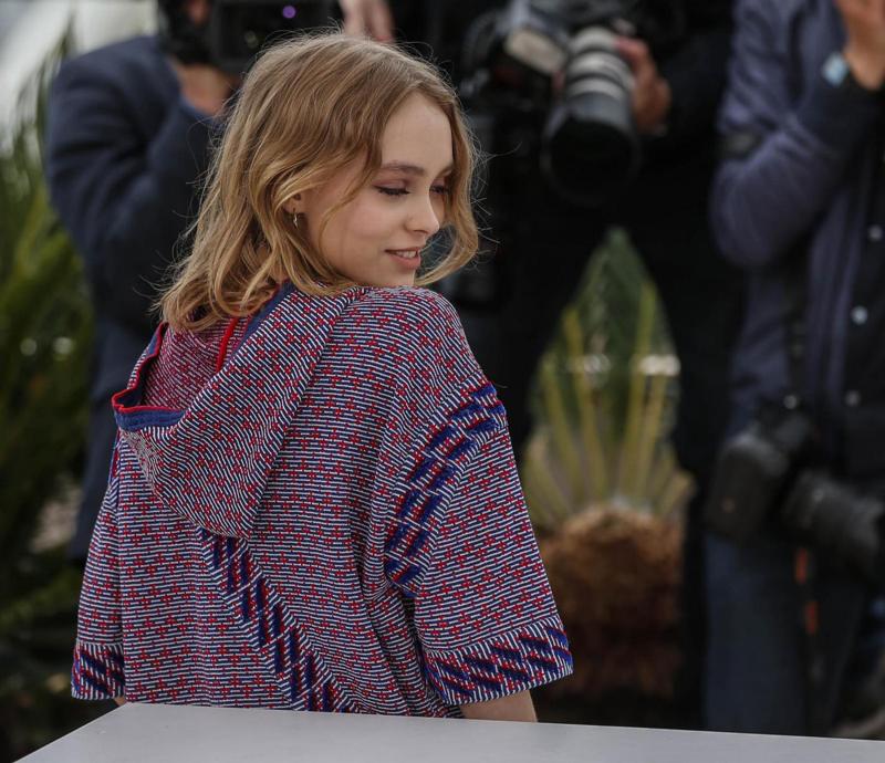 Cannes incantata dalla figlia di Depp. Lily Rose, la predestinata Cannes incantata dalla figlia di Depp. Lily Rose, la predestinata