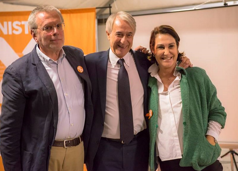 Pisapia mette all’asta i suoi calzini del 2011 per ‘Sinistra x Milano’ Pisapia mette all’asta i suoi calzini del 2011 per ‘Sinistra x Milano’