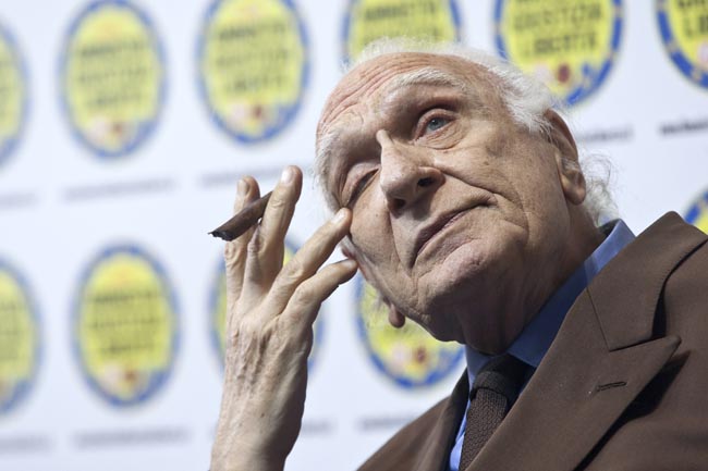 Pannella, la politica si commuove. “Chi combatte non muore mai”