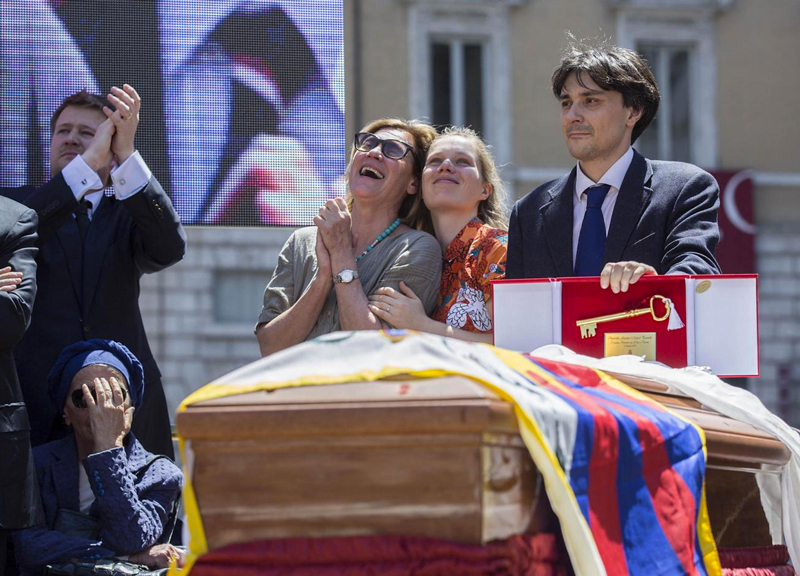 Roma saluta Marco Pannella: “A subito”. Emma Bonino, “omaggi ipocriti” Roma saluta Marco Pannella: “A subito”. Emma Bonino, “omaggi ipocriti”