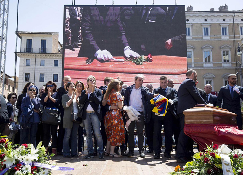 Roma saluta Marco Pannella: “A subito”. Emma Bonino, “omaggi ipocriti” Roma saluta Marco Pannella: “A subito”. Emma Bonino, “omaggi ipocriti”