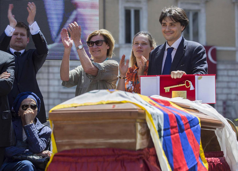 Roma saluta Marco Pannella: “A subito”. Emma Bonino, “omaggi ipocriti” Roma saluta Marco Pannella: “A subito”. Emma Bonino, “omaggi ipocriti”