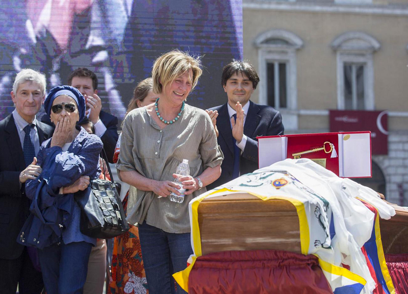 Roma saluta Marco Pannella: “A subito”. Emma Bonino, “omaggi ipocriti” Roma saluta Marco Pannella: “A subito”. Emma Bonino, “omaggi ipocriti”