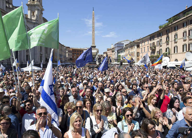Roma saluta Marco Pannella: “A subito”. Emma Bonino, “omaggi ipocriti” Roma saluta Marco Pannella: “A subito”. Emma Bonino, “omaggi ipocriti”