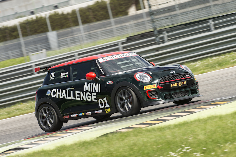 MINI Challenge 2016: riflettori accesi sulla prima gara MINI Challenge 2016: riflettori accesi sulla prima gara