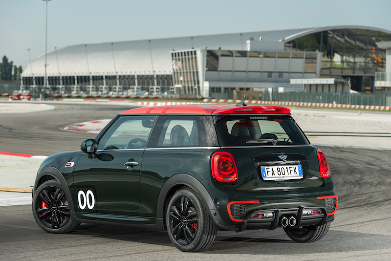 MINI Challenge 2016: riflettori accesi sulla prima gara MINI Challenge 2016: riflettori accesi sulla prima gara