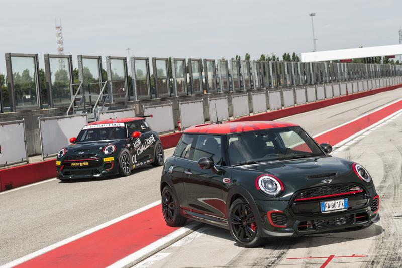 MINI Challenge 2016: riflettori accesi sulla prima gara MINI Challenge 2016: riflettori accesi sulla prima gara