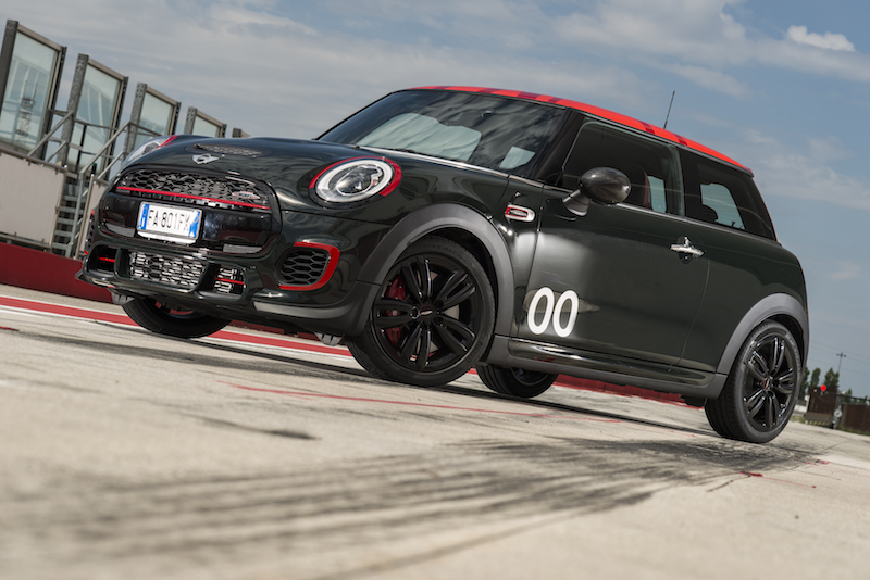 MINI Challenge 2016: riflettori accesi sulla prima gara MINI Challenge 2016: riflettori accesi sulla prima gara