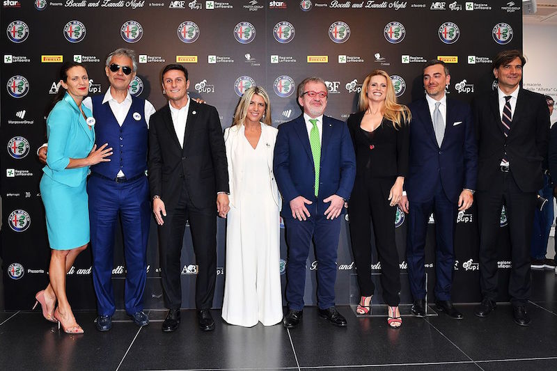 Giulia accompagna i protagonisti della “Bocelli and Zanetti Night”