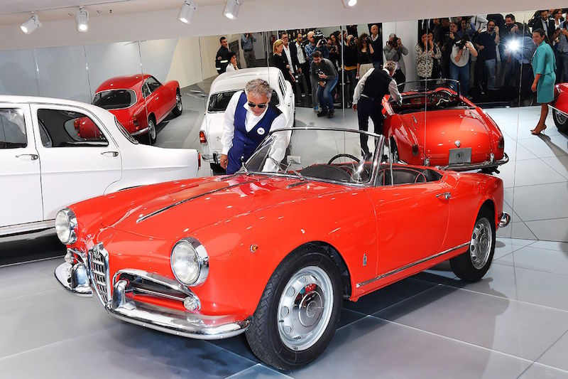 Giulia accompagna i protagonisti della “Bocelli and Zanetti Night”