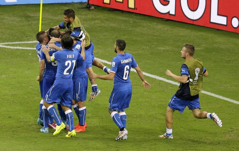 Italiani i tifosi più bugiardi. Tutte le scuse per vedere la partita Italiani i tifosi più bugiardi. Tutte le scuse per vedere la partita