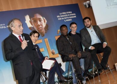 Pelè presenta il film e tradisce il Brasile: “Messi il mio preferito”