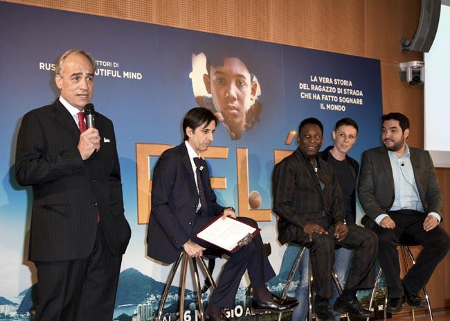 Pelè presenta il film e tradisce il Brasile: “Messi il mio preferito”