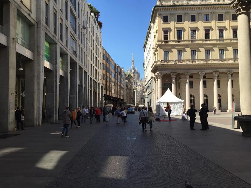 La passeggiata impossibile di I Hate. Dribbling in Vittorio Emanuele La passeggiata impossibile di I Hate. Dribbling in Vittorio Emanuele
