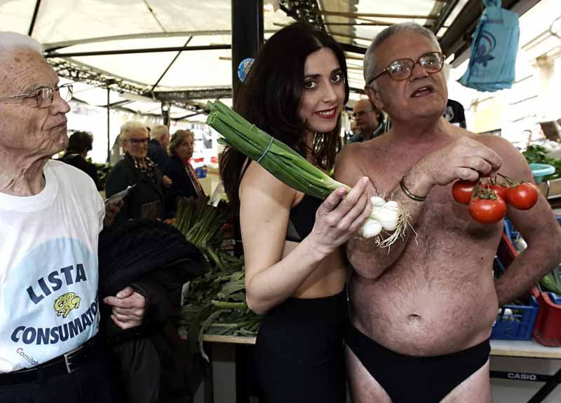 Carlo Rienzi pronto a darsi fuoco per protesta contro i giornali