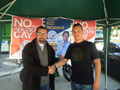 Pavesi, il comizio diventa un raduno della destra radicale. FOTO Pavesi, il comizio diventa un raduno della destra radicale. FOTO