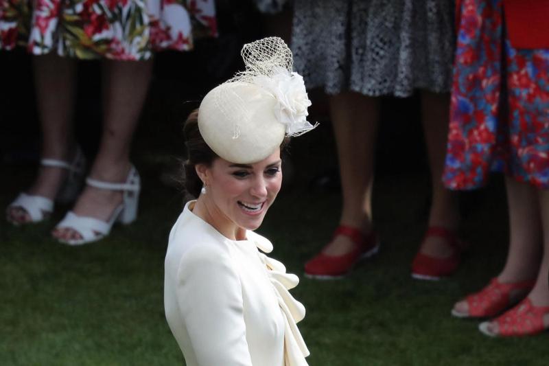 Kate Middleton, la foto che fa morire dal ridere. FOTO Kate Middleton, la foto che fa morire dal ridere. FOTO