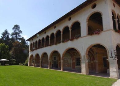 Alle cantine Ferrari per scoprire l’arte del sabrage