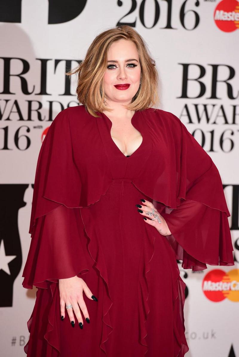 Adele, 30 kg persi in 12 mesi. Il segreto? La dieta Sirt. LO SPECIALE Adele, 30 kg persi in 12 mesi. Il segreto? La dieta Sirt. LO SPECIALE
