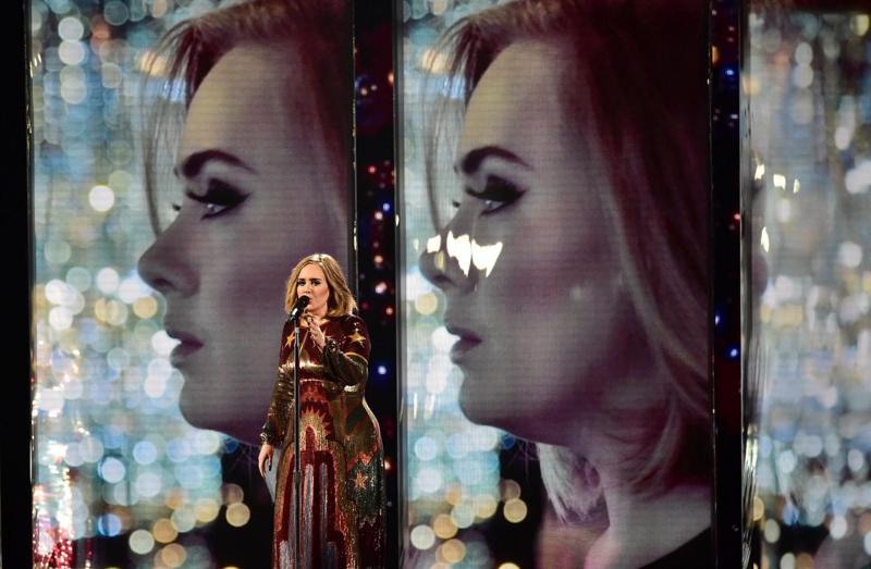 Adele, 30 kg persi in 12 mesi. Il segreto? La dieta Sirt. LO SPECIALE Adele, 30 kg persi in 12 mesi. Il segreto? La dieta Sirt. LO SPECIALE
