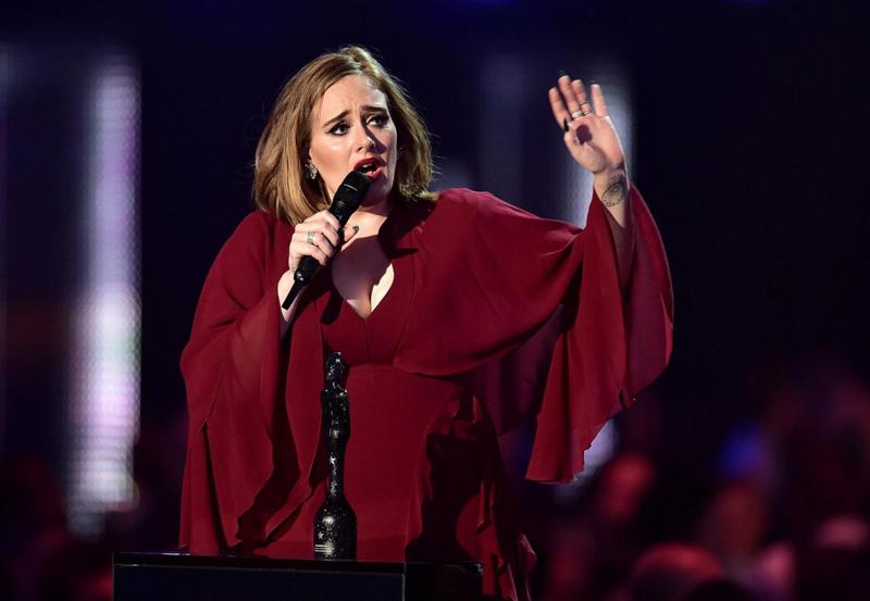 Adele, 30 kg persi in 12 mesi. Il segreto? La dieta Sirt. LO SPECIALE Adele, 30 kg persi in 12 mesi. Il segreto? La dieta Sirt. LO SPECIALE