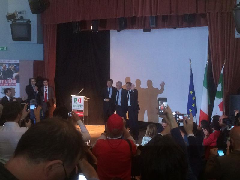 Milano, Renzi al Barrio’s per Sala: ”Vincere è un calcio di rigore”