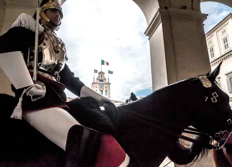 Lo Stato Maggiore racconta i corazzieri. LE IMMAGINI ESCLUSIVE