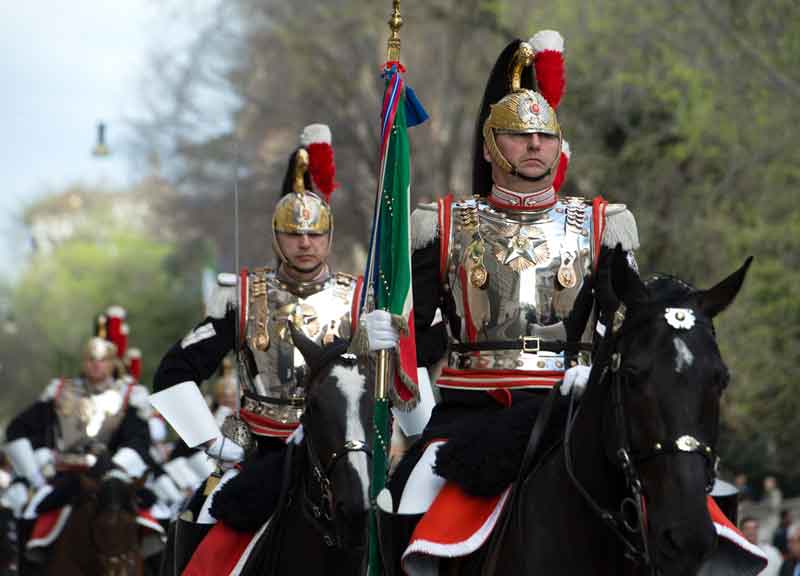 Lo Stato Maggiore racconta i corazzieri. LE IMMAGINI ESCLUSIVE