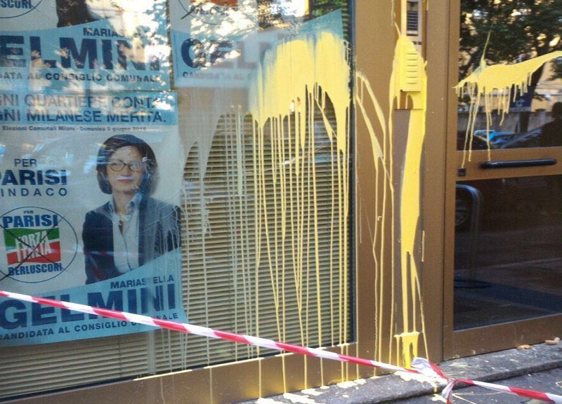 Milano, atti vandalici contro il comitato elettorale della Gelmini Milano, atti vandalici contro il comitato elettorale della Gelmini